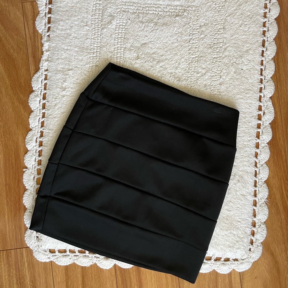 NEW Black panel mini skirt - size small